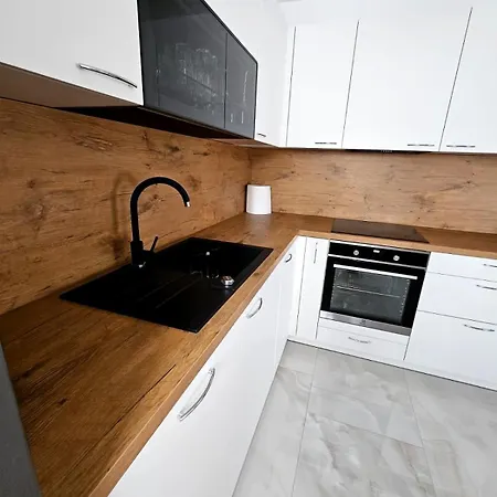 Three Bedroom * 扎达尔